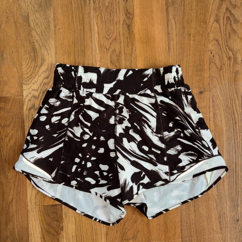 Lululemon Hotty Hot High Rise Lined Short “4